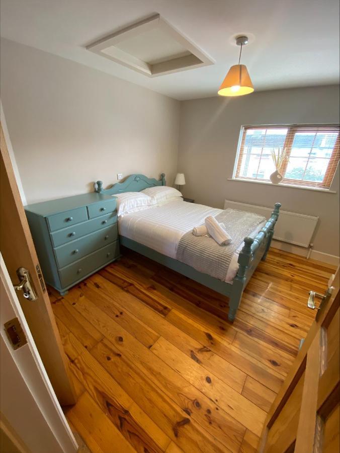 Cosy 4 Bedroom Galway House With Rear Garden Patio Exterior foto