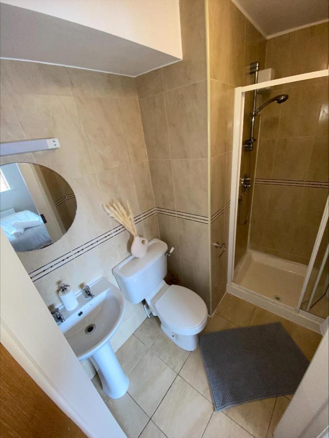 Cosy 4 Bedroom Galway House With Rear Garden Patio Exterior foto